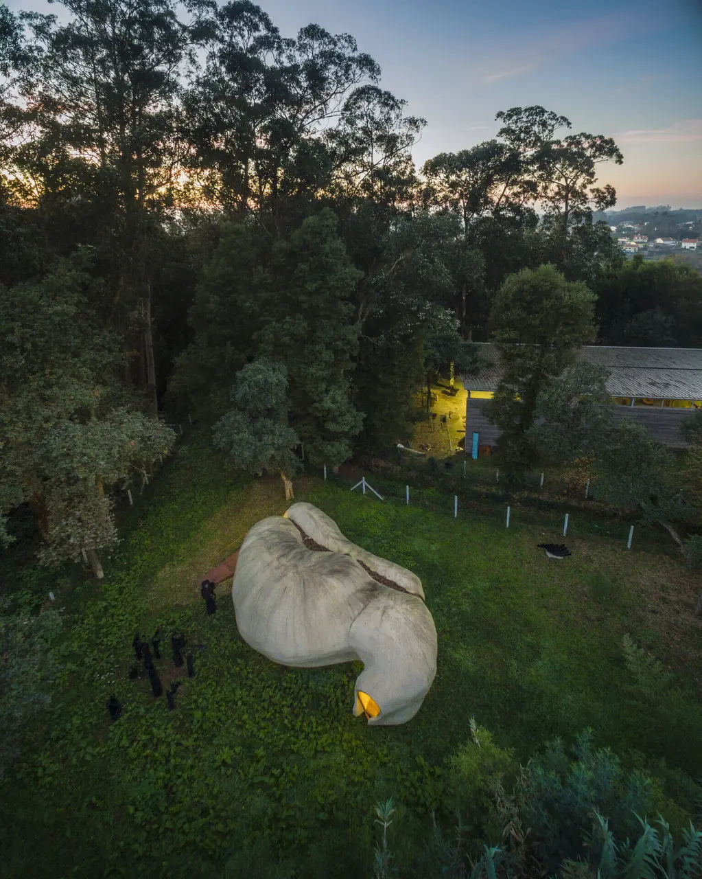 O Mato — Sculptural Retreat, Cucujães, Portugal (4)